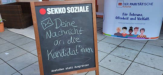 Deine Nachricht an die Kandidat*innen auf einer Tafel geschrieben